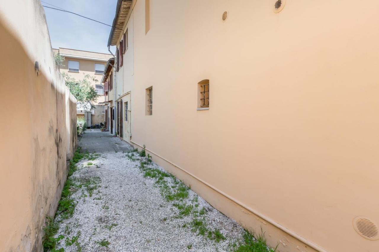 Cisanello Rock Apartment With Patio And Barbecue Pisa Exterior photo